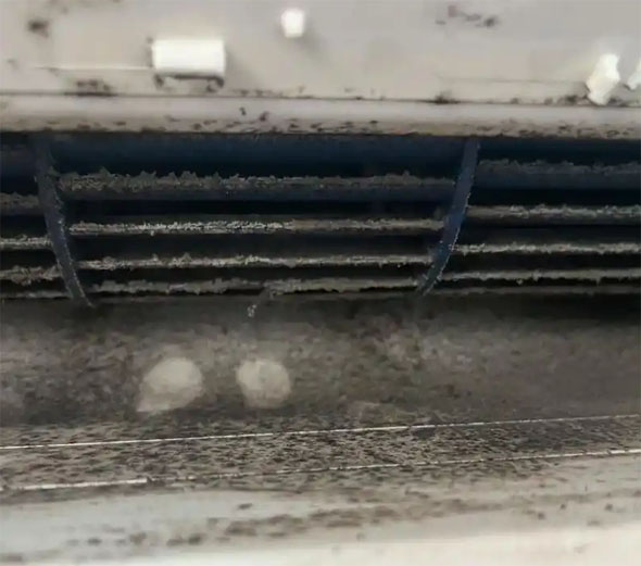 石棉空调吹的风有股烧焦味是怎么回事